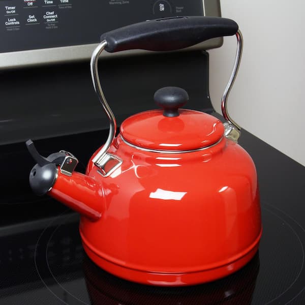 https://images.thdstatic.com/productImages/38622090-76fb-463d-9263-81c27958fd48/svn/chili-red-chantal-tea-kettles-37-vint-re-c3_600.jpg