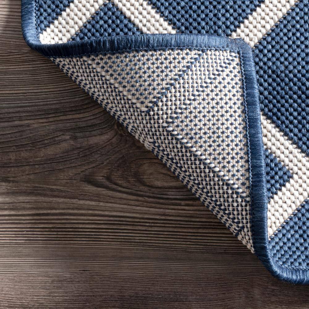 Reversible Aztec Blue Synthetic 4' x 6' Indoor/Outdoor Area Rug