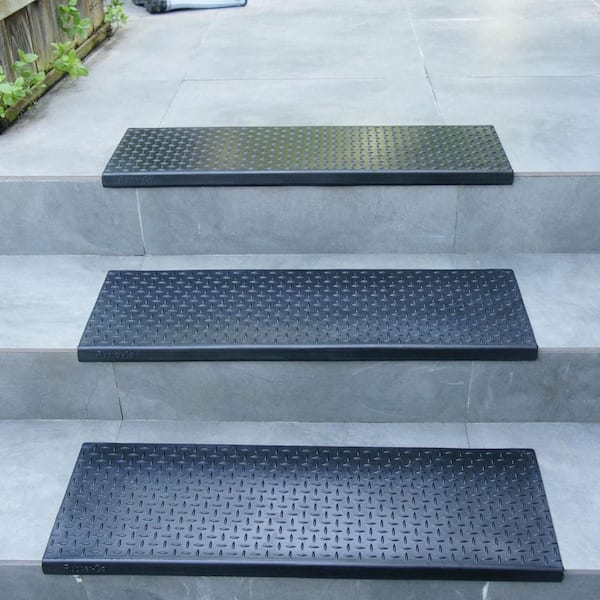 https://images.thdstatic.com/productImages/387398a6-cd14-409d-ab54-8c9ac9f3ae8e/svn/black-rubber-cal-stair-tread-covers-10-104-010-6pk-44_600.jpg