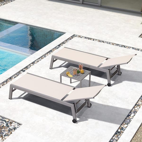 Aluminum Light Gray Frame Metal Outdoor Chaise Lounge Patio Lounge Chair with Side Table and Wheels, Beige