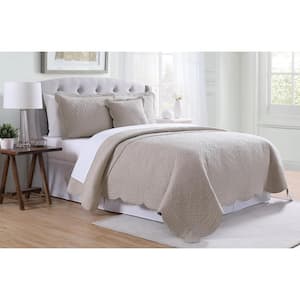 French Tile Scalloped Twin 3-Piece Cotton Quilt Set in Tan