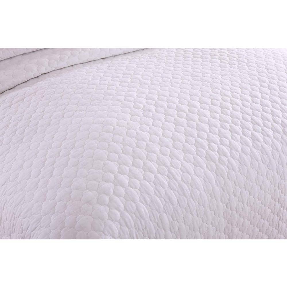 White Cotton Queen Size Scallop Quilted Bedspread Set