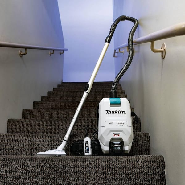 Makita 40-Volt Max XGT Brushless Cordless 2 Qt. HEPA Filter