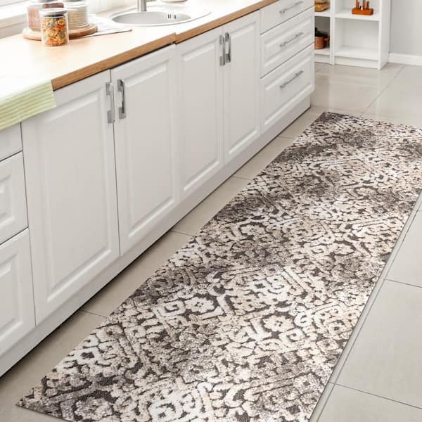 JONATHAN Y Duenas Cream/Beige/Dark Gray 2 ft. x 8 ft. High-Low Shabby Damask Indoor/Outdoor Runner Rug