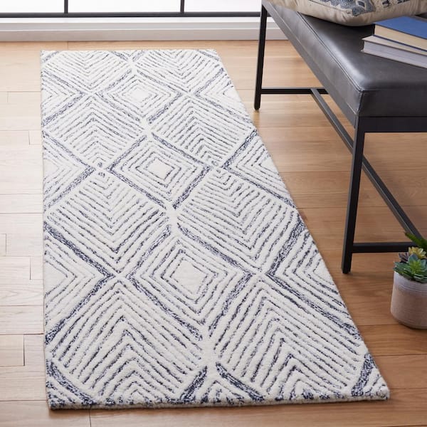 Abstract Ivory/Charcoal 2 ft. x 12 ft. Arrow Diamond Runner Rug