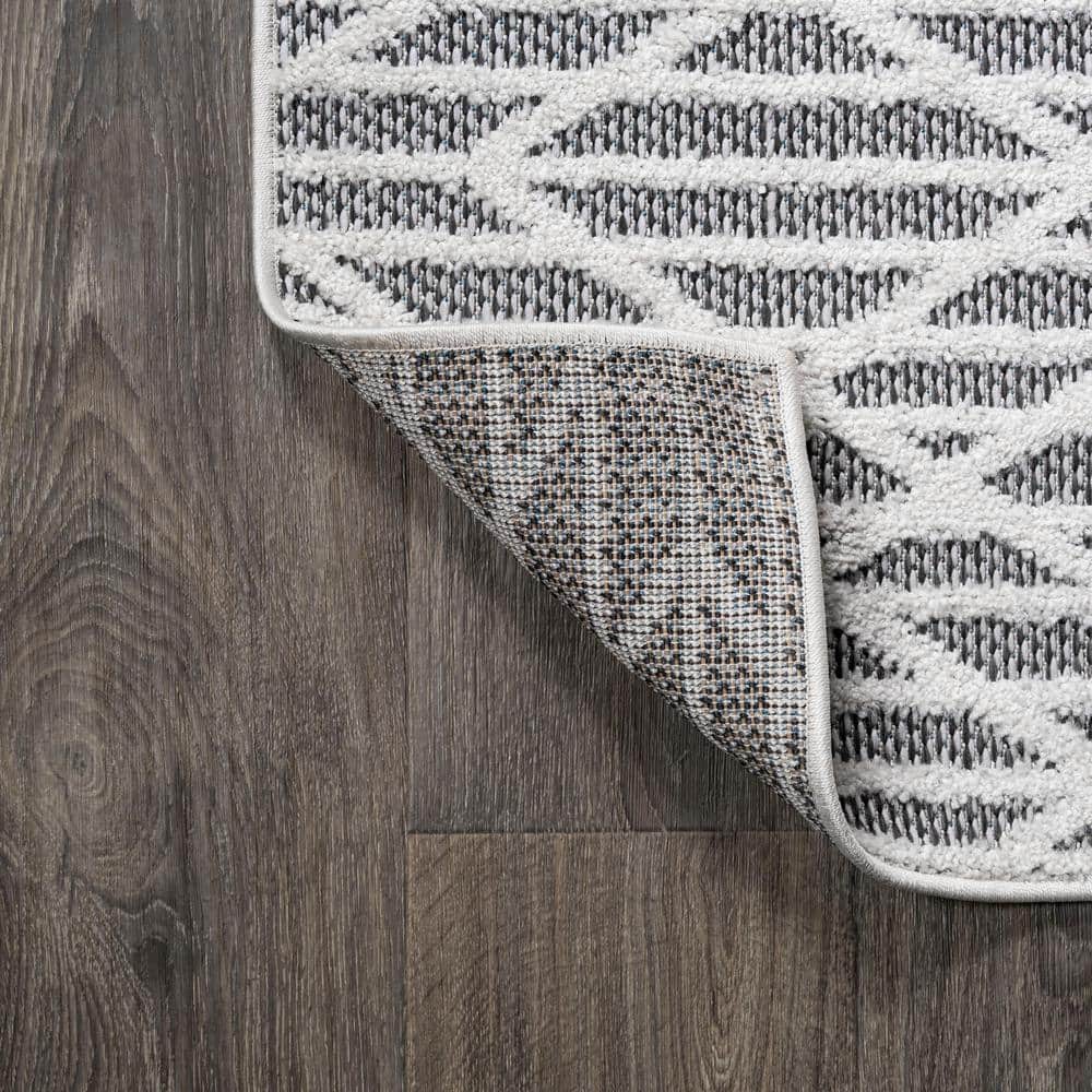 Ivory Diamond Easy-Care Synthetic 8' x 10' Indoor/Outdoor Rug