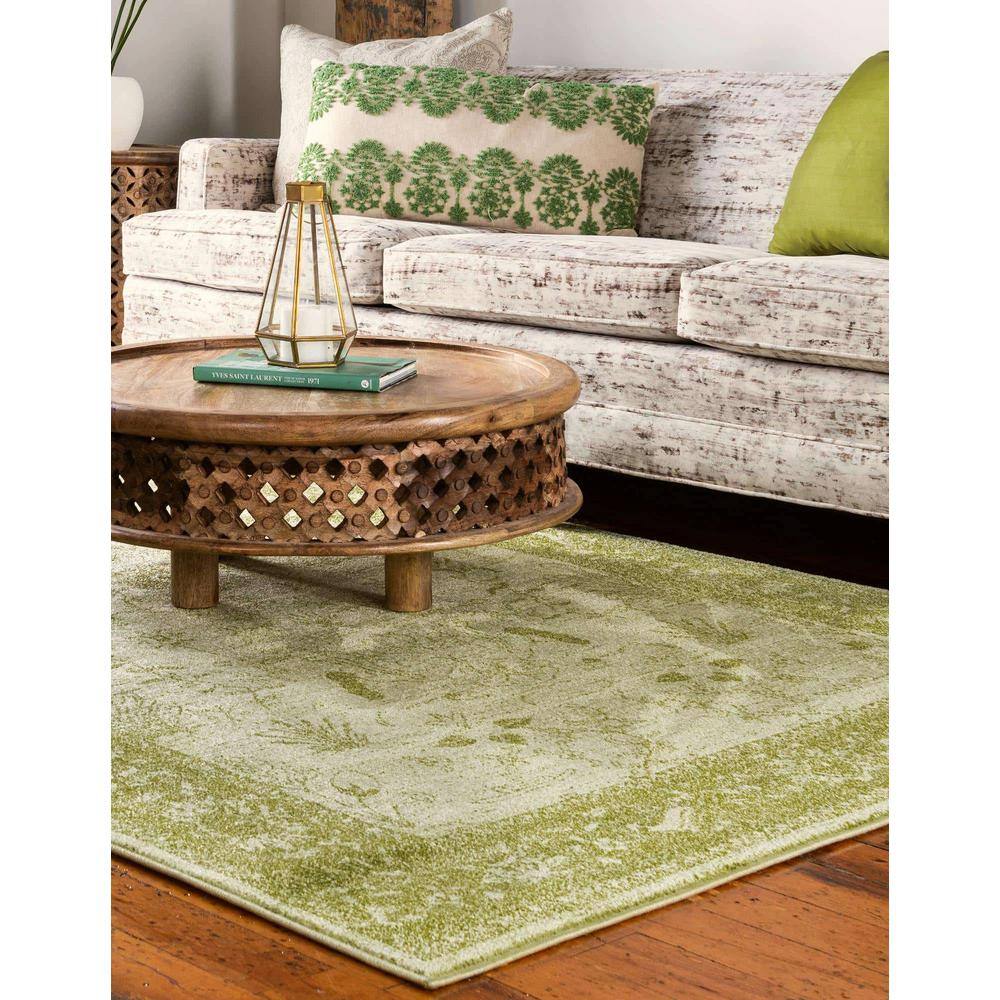 Light Green Floral Synthetic Rectangular Area Rug, 5 x 8 ft
