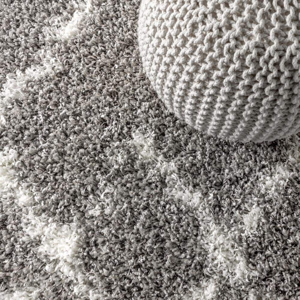Reversible Grey/Cream Diamond Shag Area Rug 4' x 6'