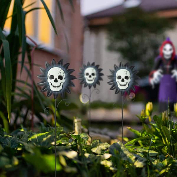 Glitzhome 24 in. H Halloween Metal Sunflower Skulls Glow-In  display picture 2