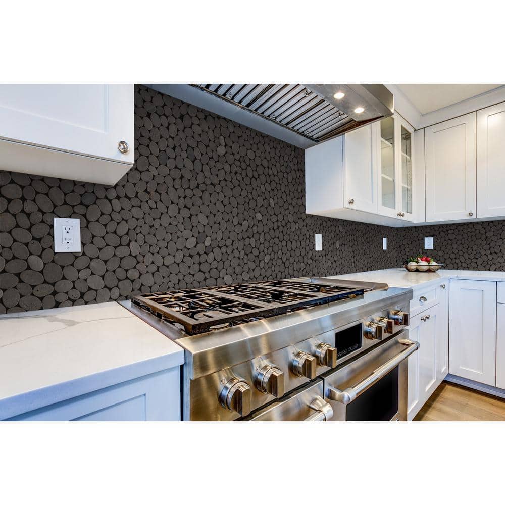 Black Tumbled Marble Pebble Mosaic Tile for Floors and Walls