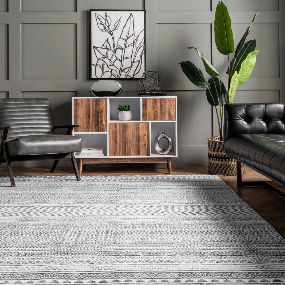 Gray Geometric Machine Washable Area Rug, 2' x 3'