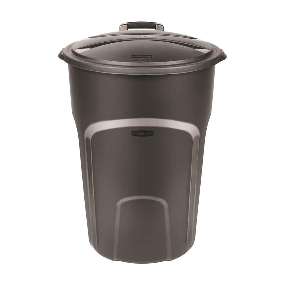 Rubbermaid roughneck 32 gallon plastic trash can - Lil Dusty