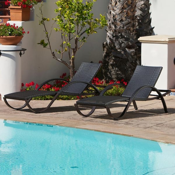 Deco Wicker Outdoor Chaise Lounge (2-Pack)