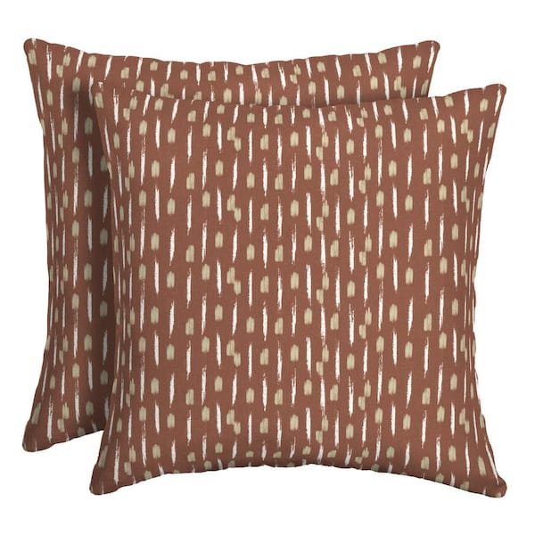 https://images.thdstatic.com/productImages/3aa719c7-82e6-4aa1-a887-455f3908caef/svn/arden-selections-outdoor-throw-pillows-zn01554b-d9z2-64_600.jpg