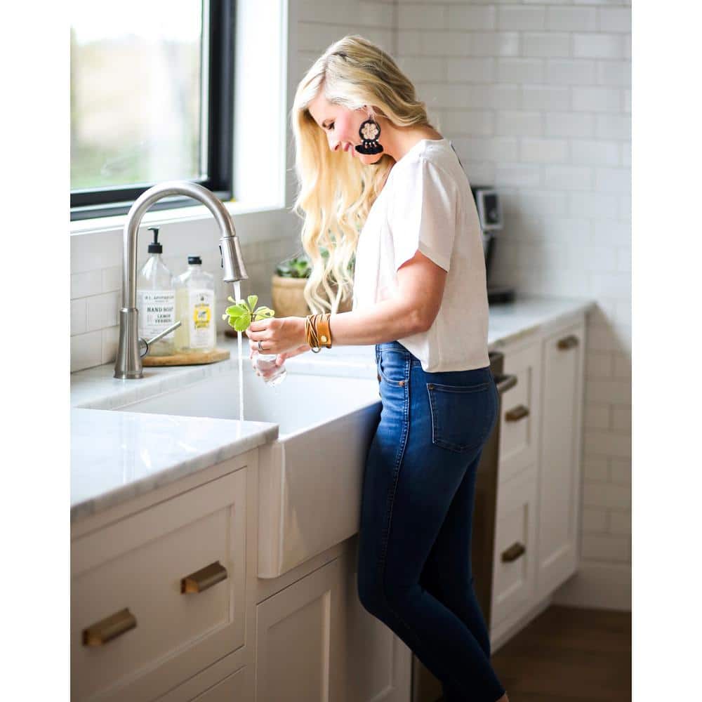 Austen White Fireclay Single Bowl Farmhouse Kitchen Sink with Stainless Steel Faucet