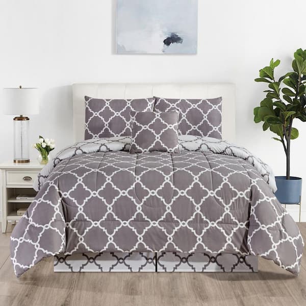 5-Piece Medium Warmth Reversible Quatrefoil Gray Microfiber Queen Bed in a Bag