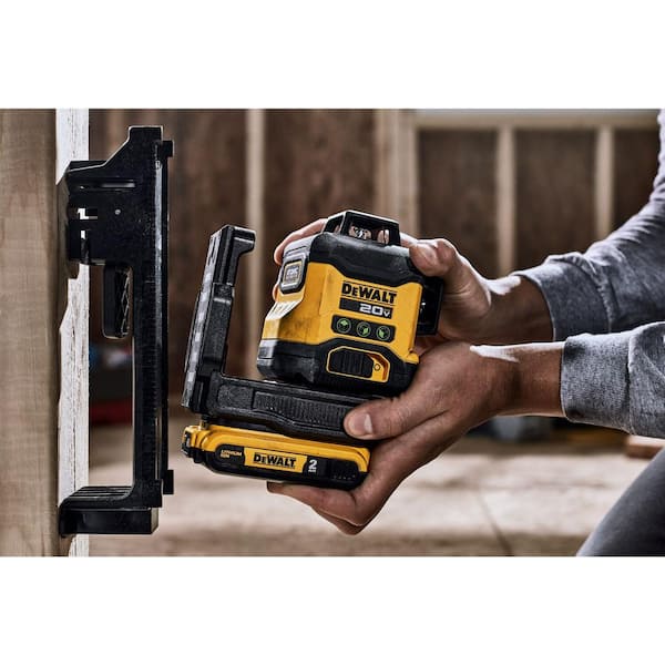 DEWALT 20-V Lithium-Ion 3-Beam 360° Laser Level Kit with 2.0Ah Battery,  Charger, and Case DCLE34031D1 - The Home Depot