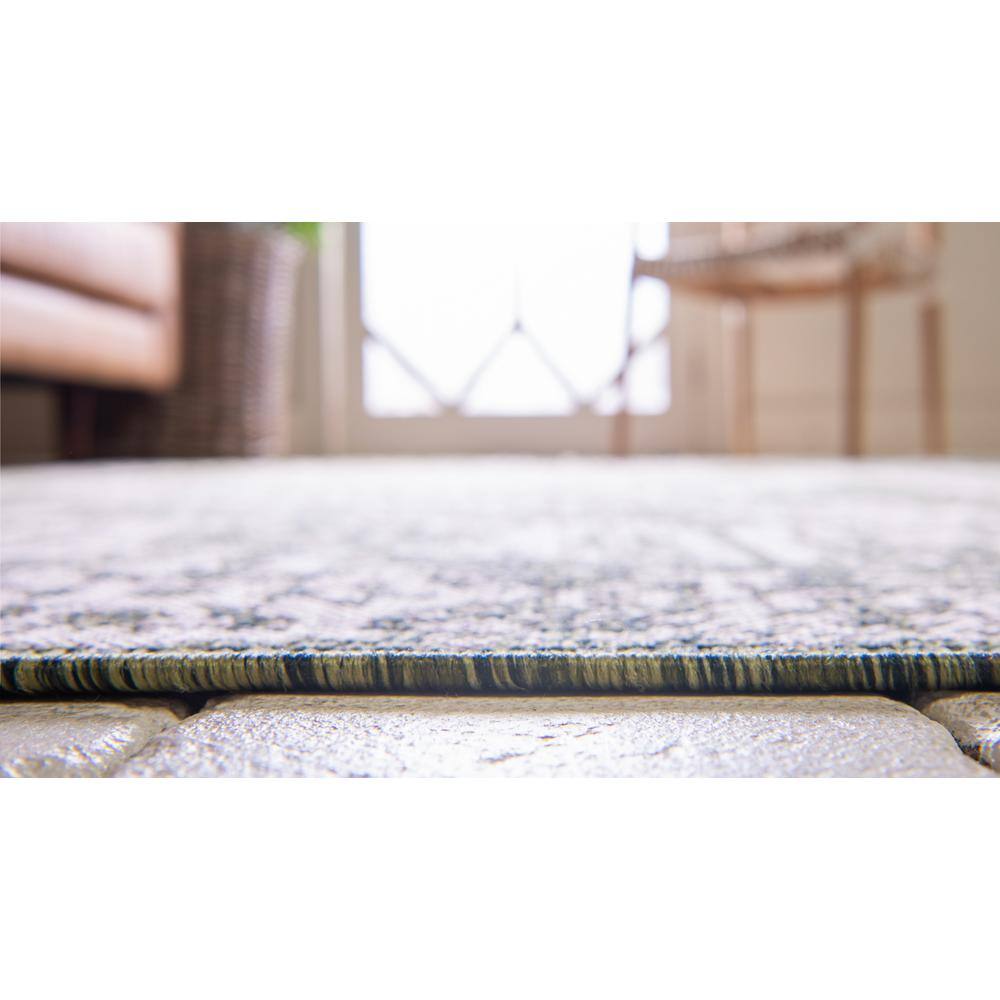 Green Timeworn Easy-Care Synthetic 4' x 6' Outdoor Rug