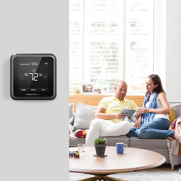 https://images.thdstatic.com/productImages/3af264df-8947-4f47-98bf-9a27dc8f1279/svn/black-honeywell-home-programmable-thermostats-rcht8610wf-31_600.jpg