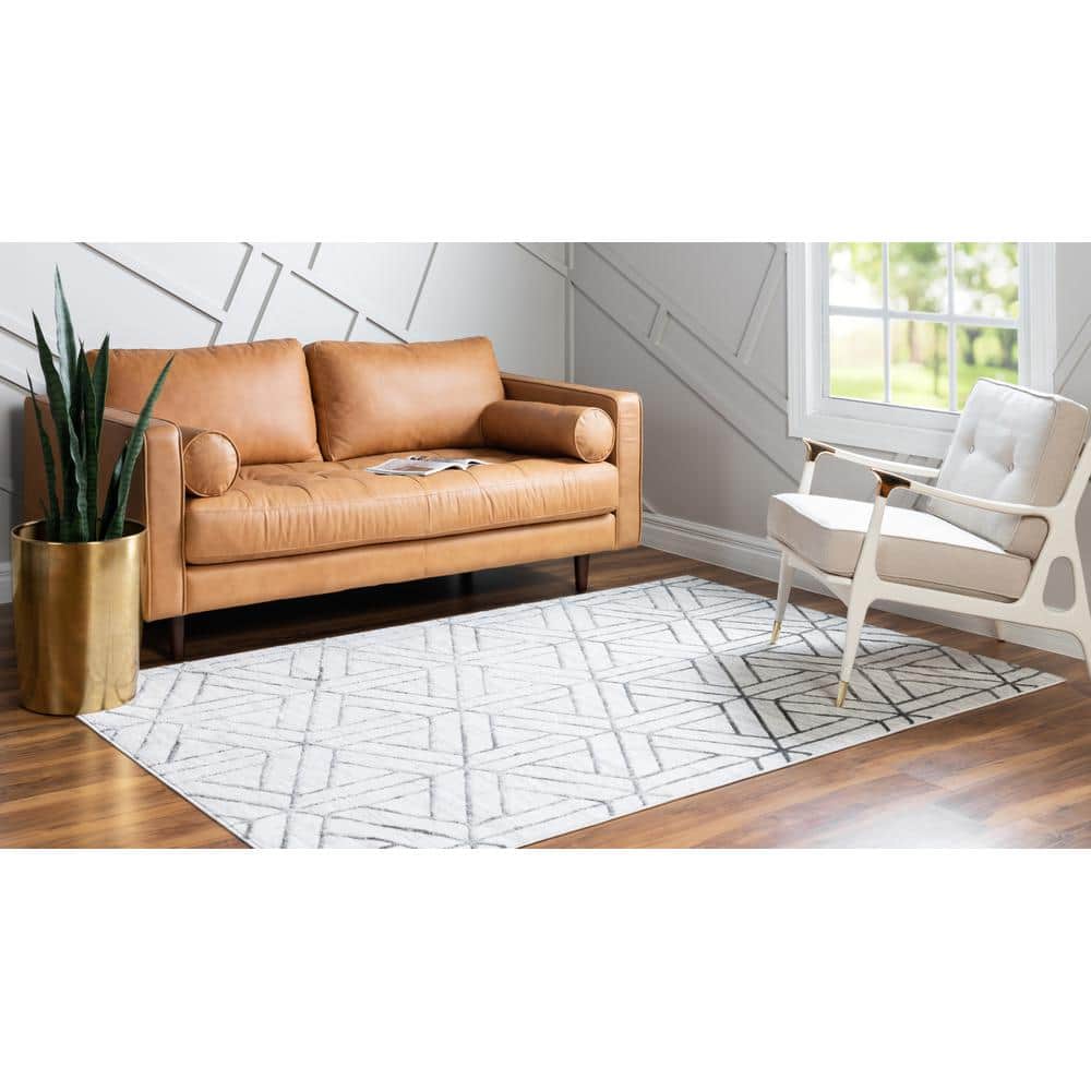 White Trellis Synthetic Stain-Resistant 8x10 Indoor Rug