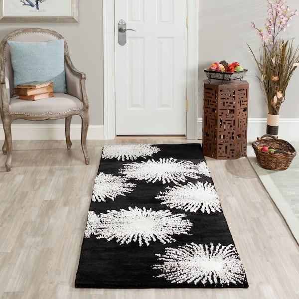 Soho Black/White 3 ft. x 14 ft. Floral Runner Rug