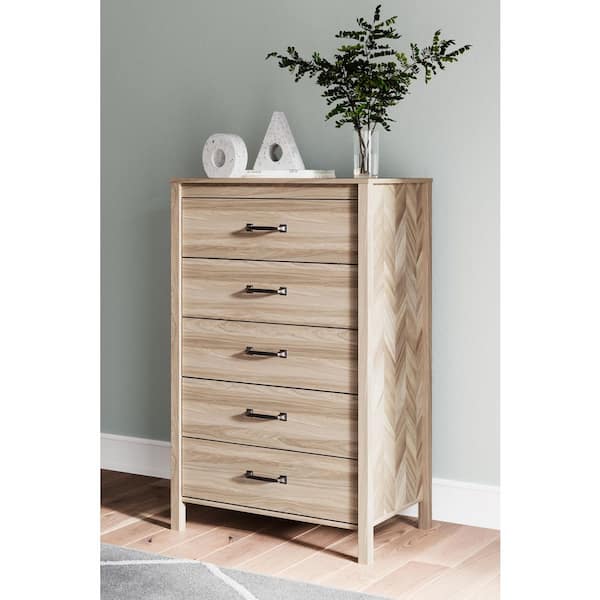 Signature DESIGN BY ASHLEY Battelle Beige 5 Drawers 32 in. Chest of Drawers