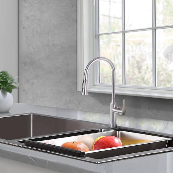 Single Handle Pull Down Sprayer Kitchen Faucet in Brushed Nickel