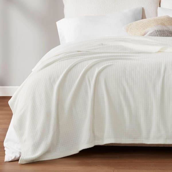 TRUE NORTH Microfleece Ivory Polyester Full/Queen Quilted Blanket