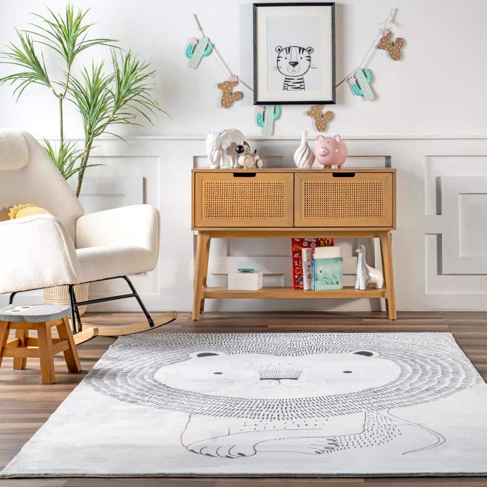 Kinslee Light Gray Lion Graphic 3' x 5' Machine Washable Kids Area Rug