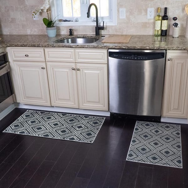 https://images.thdstatic.com/productImages/3b570df5-c6b3-4018-9d50-f511548c39ed/svn/gray-ii-sussexhome-kitchen-mats-ktc-mls-set-31_600.jpg