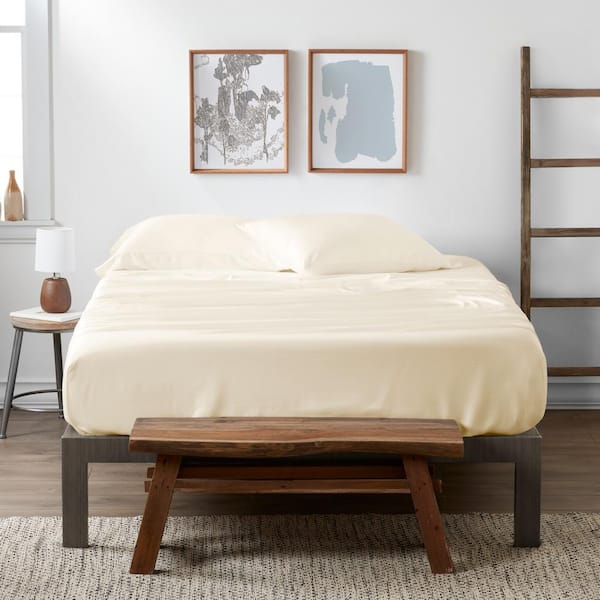 Becky Cameron 4-Piece Ivory Solid 300 Thread Count Queen Sheet Set