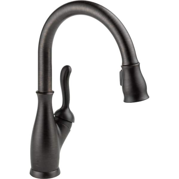 Delta Leland Single-Handle Pull-Down Sprayer Kitchen Faucet w/ShieldSpray and MagnaTite Docking in Venetian Bronze