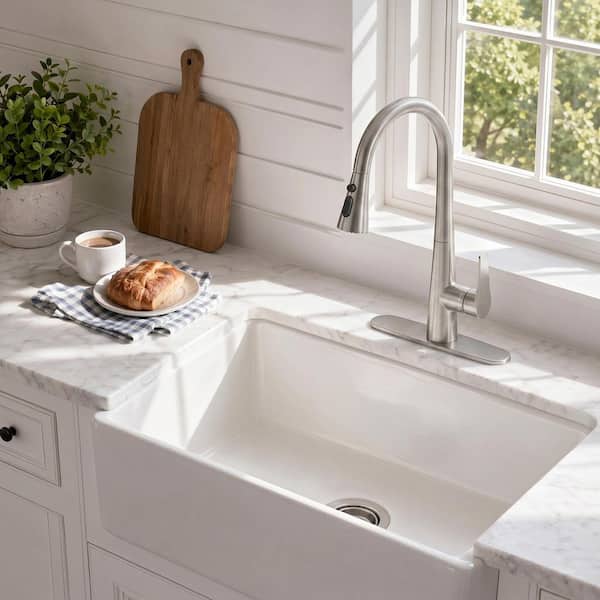 Gooseneck Single Handle Pull Down Sprayer Kitchen Faucet with 360 ° Swivel Spout in Brushed Nickel