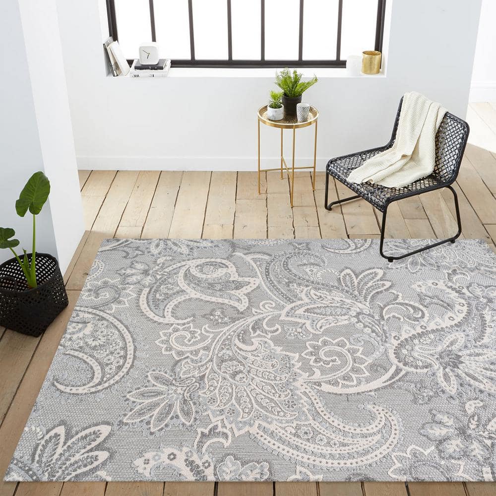 Light Gray and Ivory Paisley High-Low 5' x 8' Indoor/Outdoor Rug