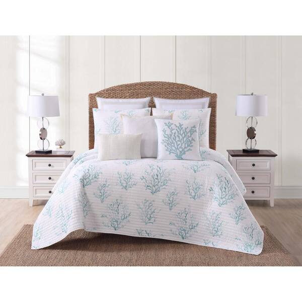 Oceanfront Resort Cove 3-Piece White and Blue King Quilt Set