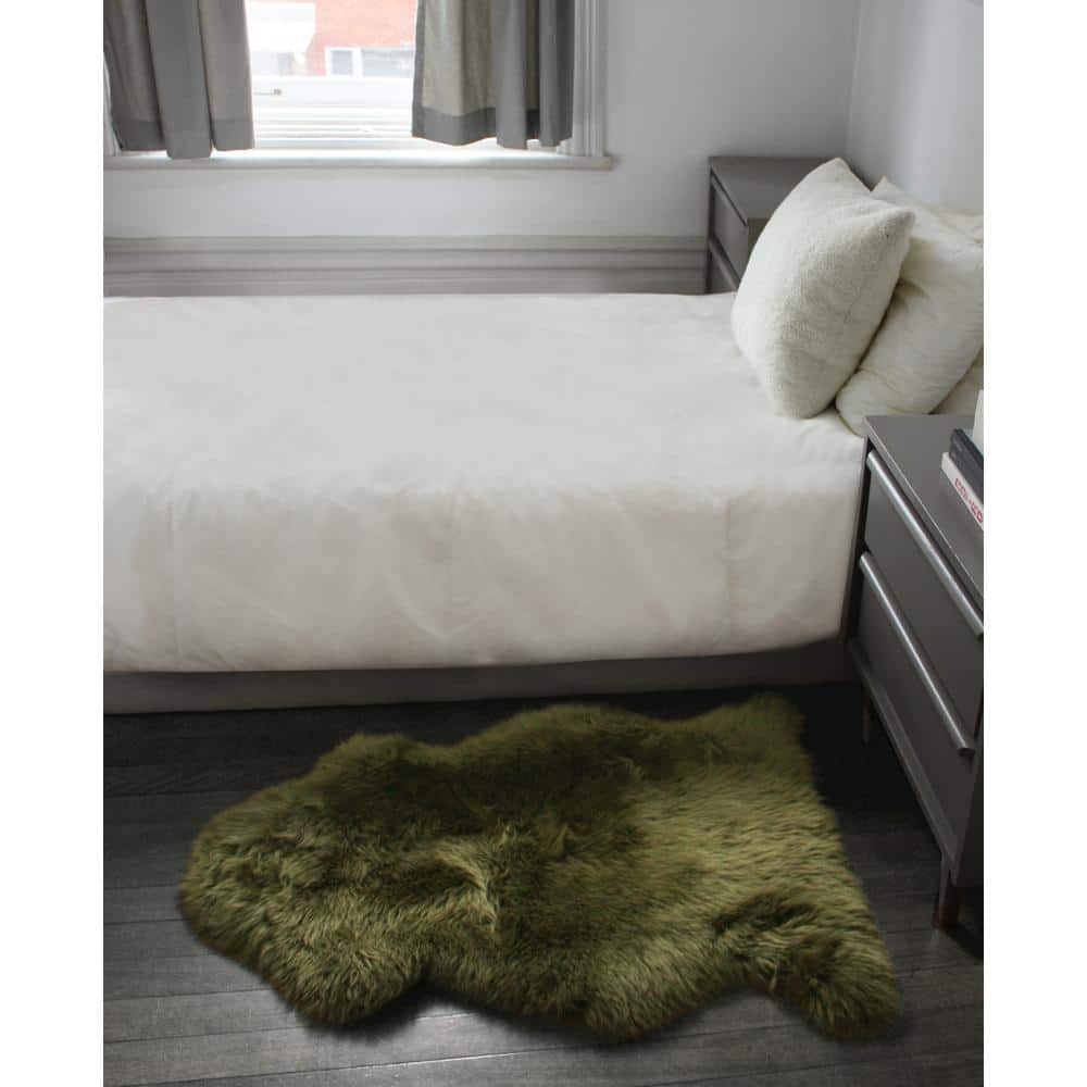 Lush New Zealand Wool Sheepskin Rug in Khaki 2' x 3'