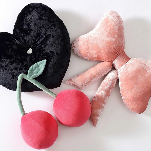 BETSEY JOHNSON Velvet Heart Black 1-Piece Plush Fleece Decorative