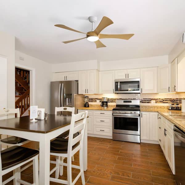 52 in.Indoor White Modern Ceiling Fan with 22W LED Light and Remote Control 5-ABS Blades for Living Room