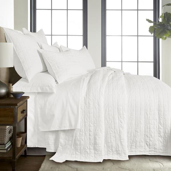 LEVTEX HOME Bowie White 3-Piece Geo Floral Jacquard Microfiber Full/Queen Bedspread Quilt Set