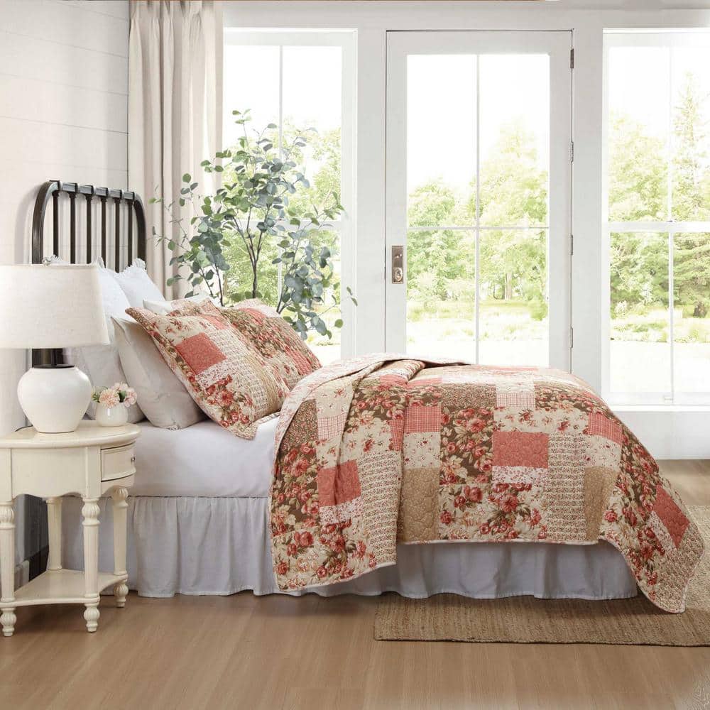 Harrietta Twin Pink Cotton Patchwork Reversible Quilt Set