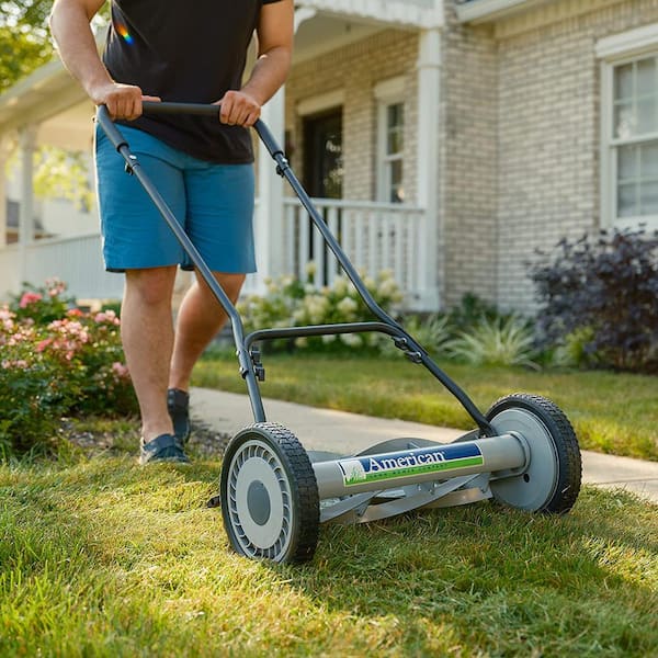 Benchmark: 18 Push Reel Lawn Mower - 5 Blade :: Brantford Home