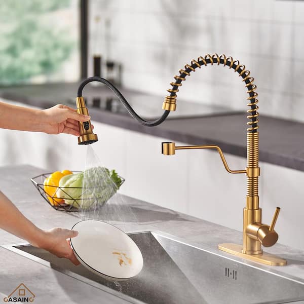 Single-Handle Pull-Down Sprayer Kitchen Faucet with 3 Function Pull out Sprayerhead, Deckplate in Brushed Gold