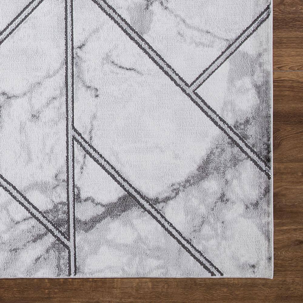 Silver Geometric 5' x 7' Synthetic Stain-resistant Area Rug