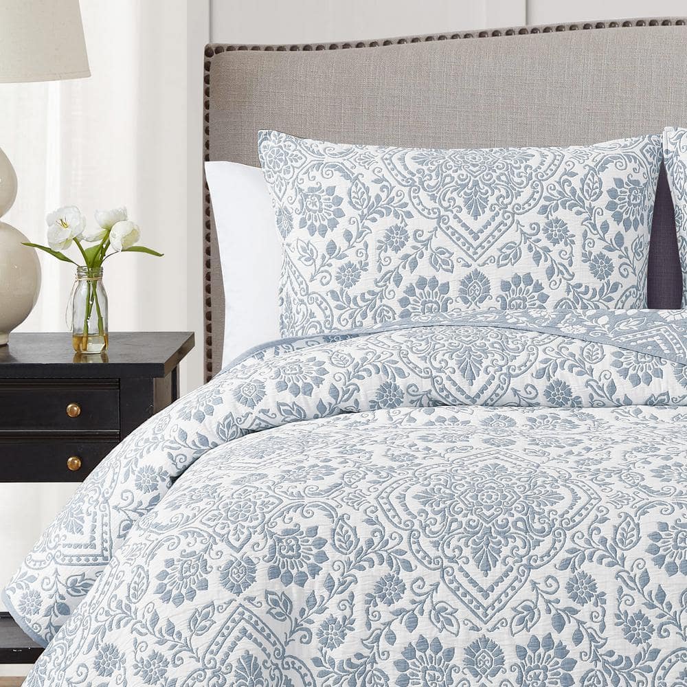 Deena Blue and White Reversible Twin Quilt Set