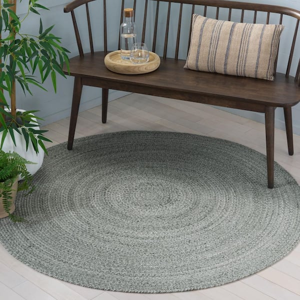 Braided 5 ft. x 5 ft. Olive Solid Color Distressed Round Area Rug