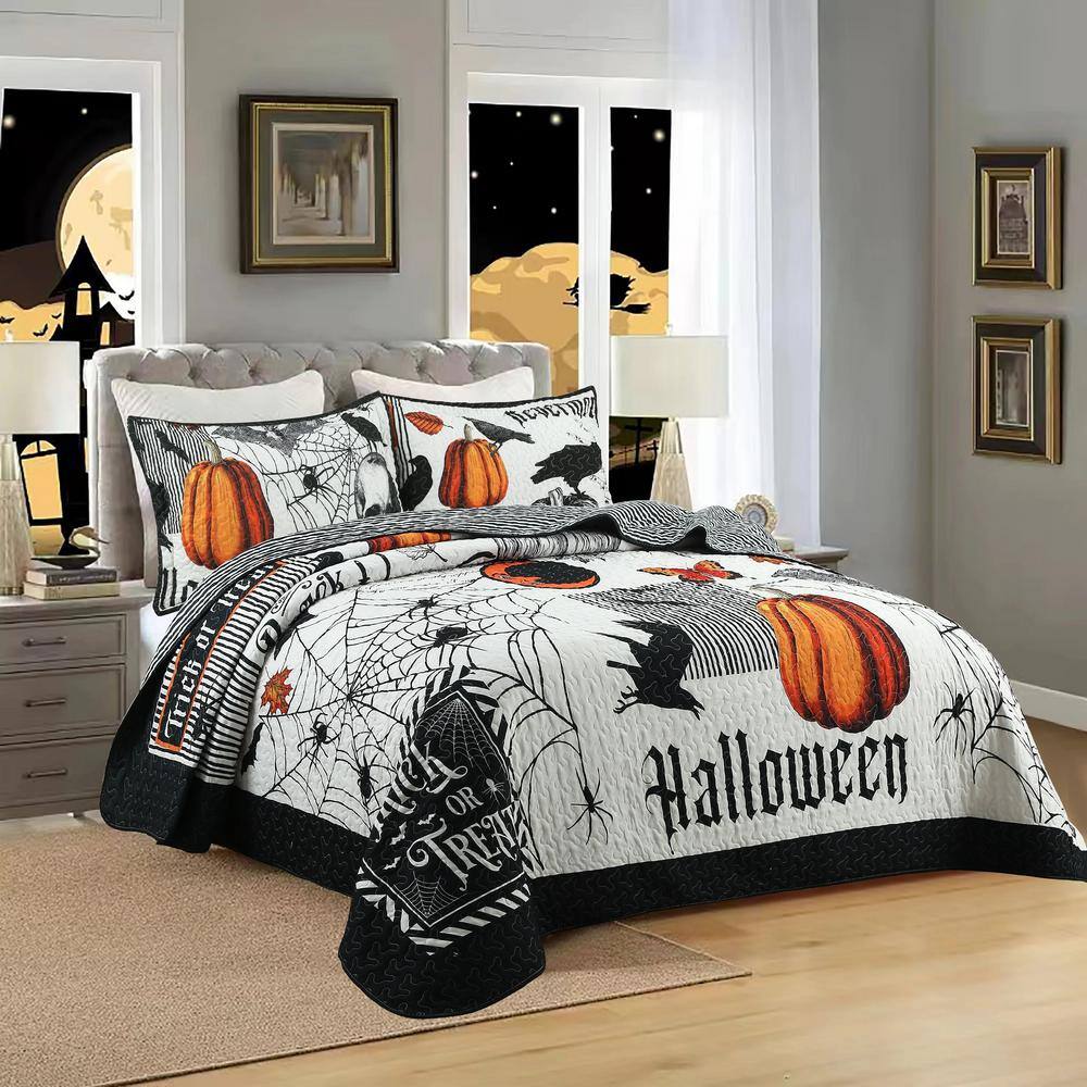 King Black and White Reversible Halloween Microfiber Bedspread Set