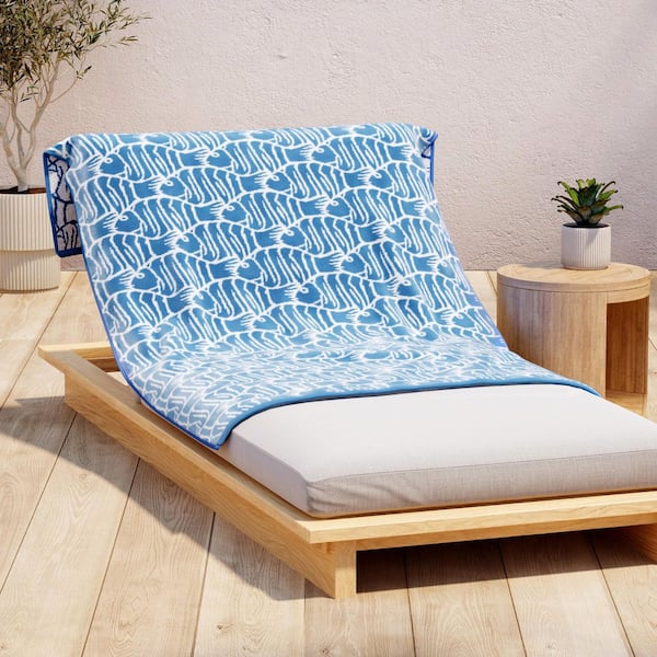 Blue / White Fish 100% Cotton Retro Oversized, 36 in. x 68 in. Beach and Pool Towels