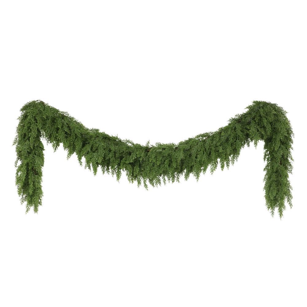 https://images.thdstatic.com/productImages/3d2e2766-082e-5e0a-9d4f-6724d3a67e73/svn/puleo-international-christmas-garland-4518-g9-10-64_1000.jpg