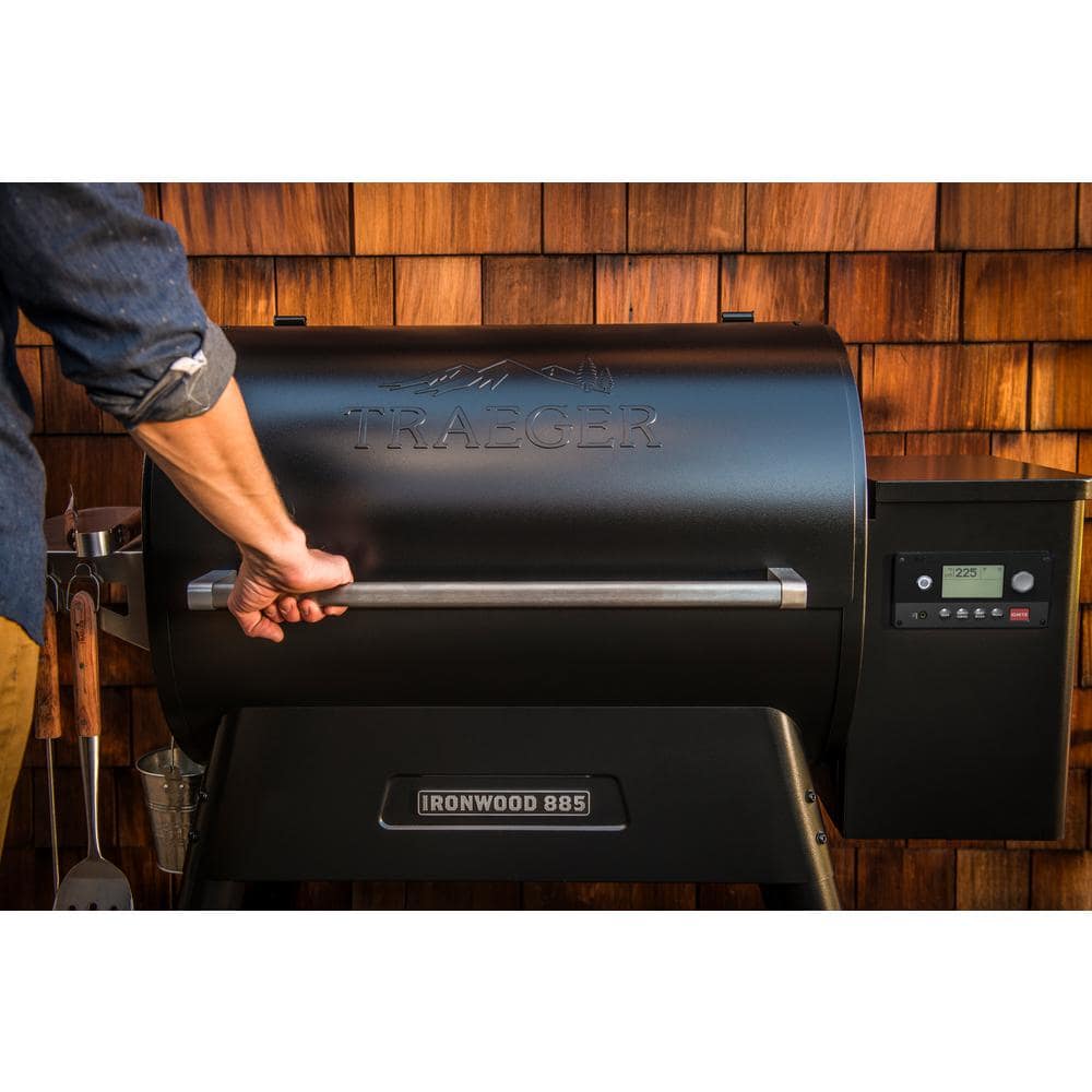 Ironwood 885 Smart Black Pellet Grill with Super Smoke Mode
