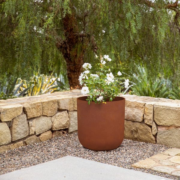 Veradek Patina Kona Medium Rust Plastic Round Planter with